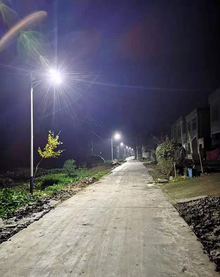 四川太陽(yáng)能路燈_led太陽(yáng)能路燈_中山南德太陽(yáng)能路燈
