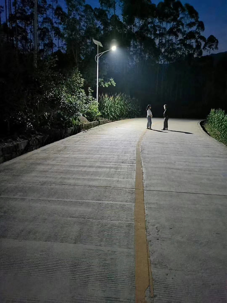 農(nóng)村太陽(yáng)能路燈_太陽(yáng)能led路燈_led太陽(yáng)能路燈