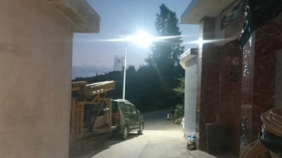 吳圩鎮(zhèn)：“太陽(yáng)能路燈”亮了回家路，暖了村民心
